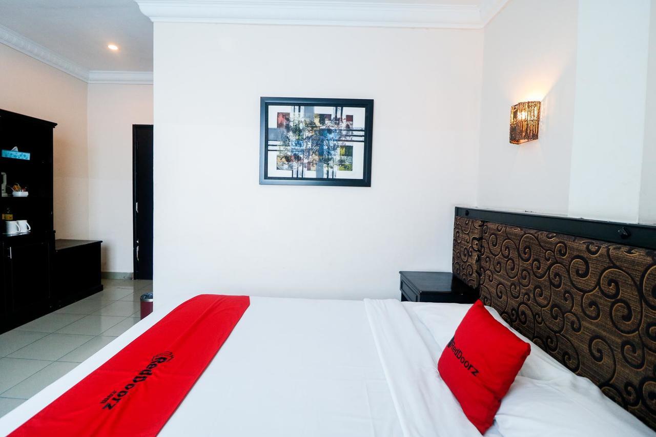 Reddoorz Plus @ Jalan Dr Sutomo פקאנבארו מראה חיצוני תמונה
